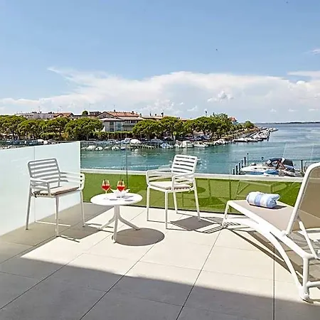 Ξενοδοχείο Riva Palace 4*