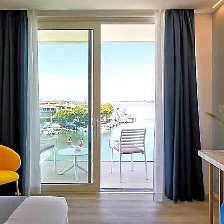 Riva Palace Ξενοδοχείο 4*